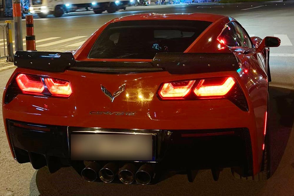 El Chevrolet Corvette C7 rojo con kit de carroceria Z06 aparecio en Ciudad Ho Chi Minh destacando por su diseño musculoso estadounidense y su potente rendimiento operativo. Foto: Anh Khoi