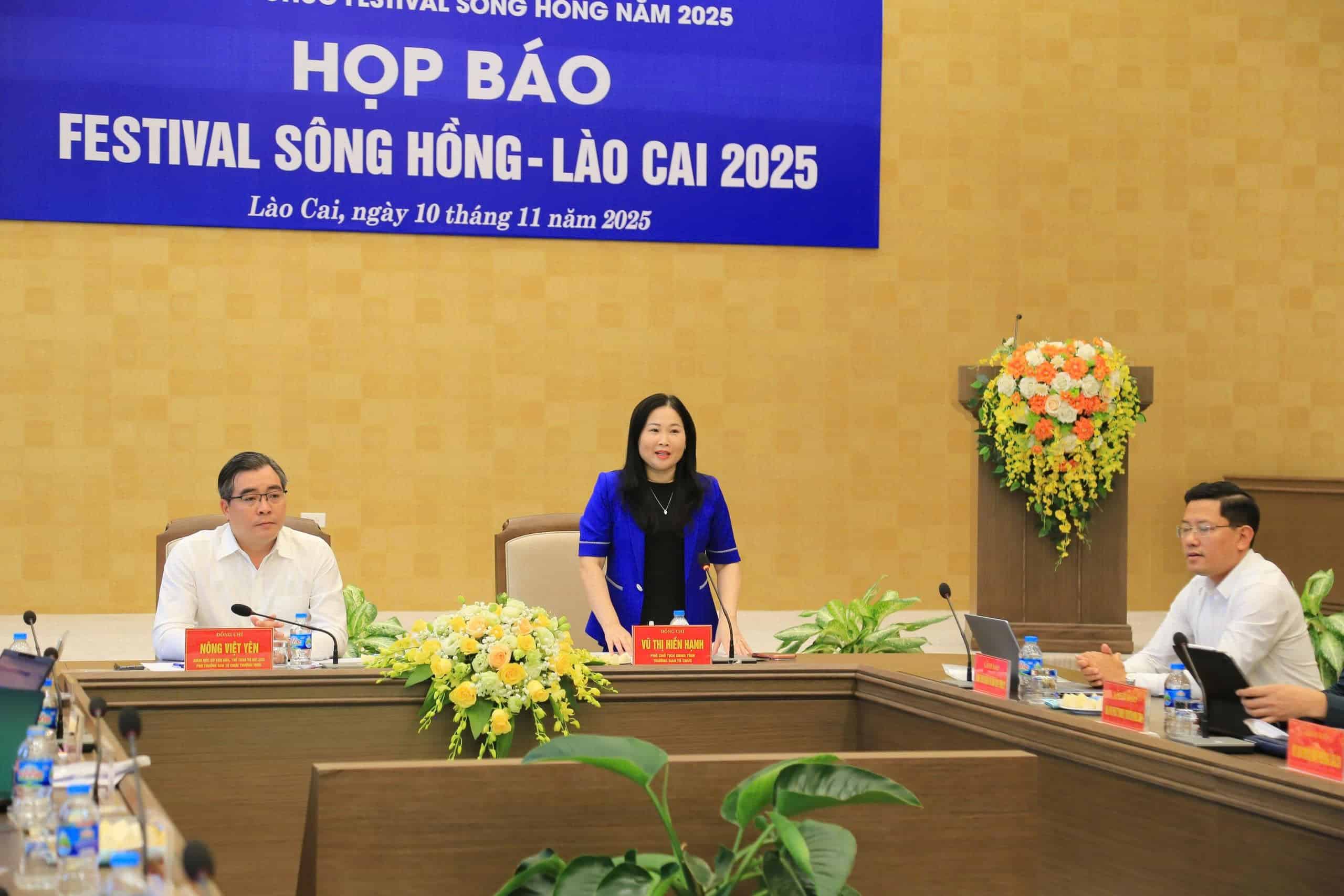 Vice Chairman of Lao Cai Provincial People's Committee Vu Thi Hien Hanh chaired the press conference. Photo: Van Duc.