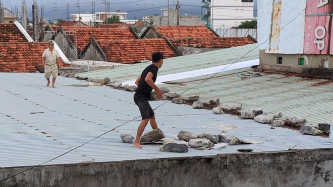 People need to proactively respond to storm No. 14. Photo: Thanh Quynh