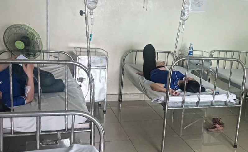 Many workers are suspected of being poisoned after lunch at the company. Photo: Character provided