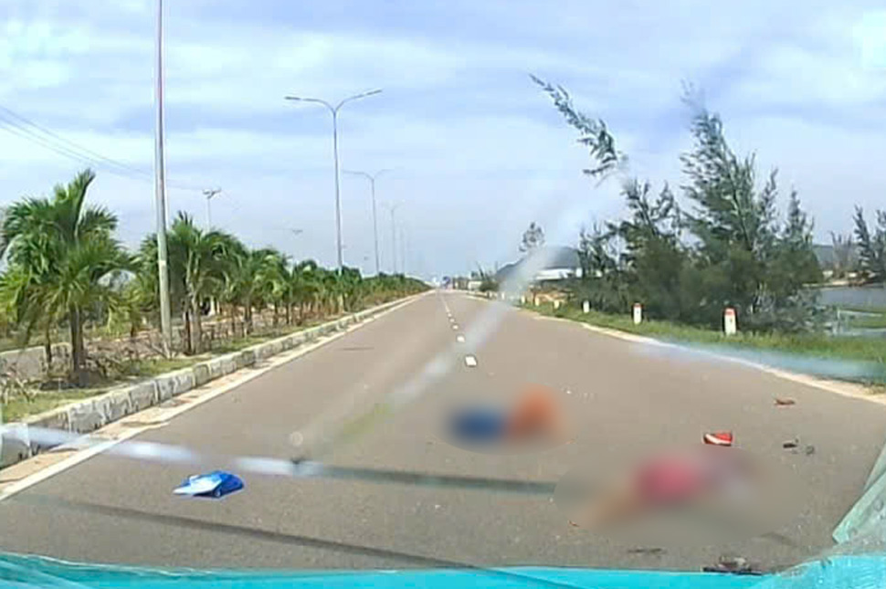 ザライの事故現場では母親がその場で死亡、子供は重傷を負った。写真: クアン・バット