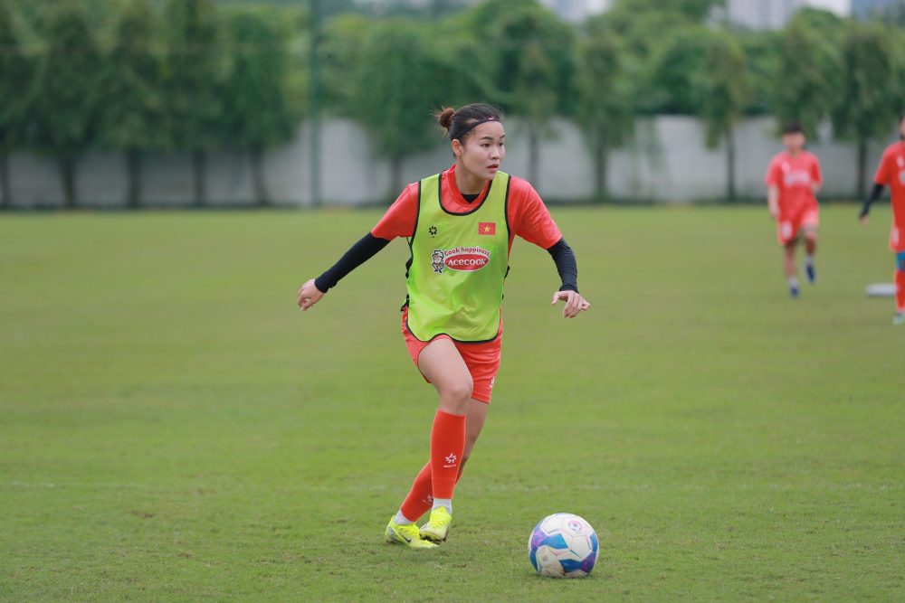 Tuyen nu Viet Nam thich nghi voi su thay doi thoi tiet o Ha Noi. Anh: VFF