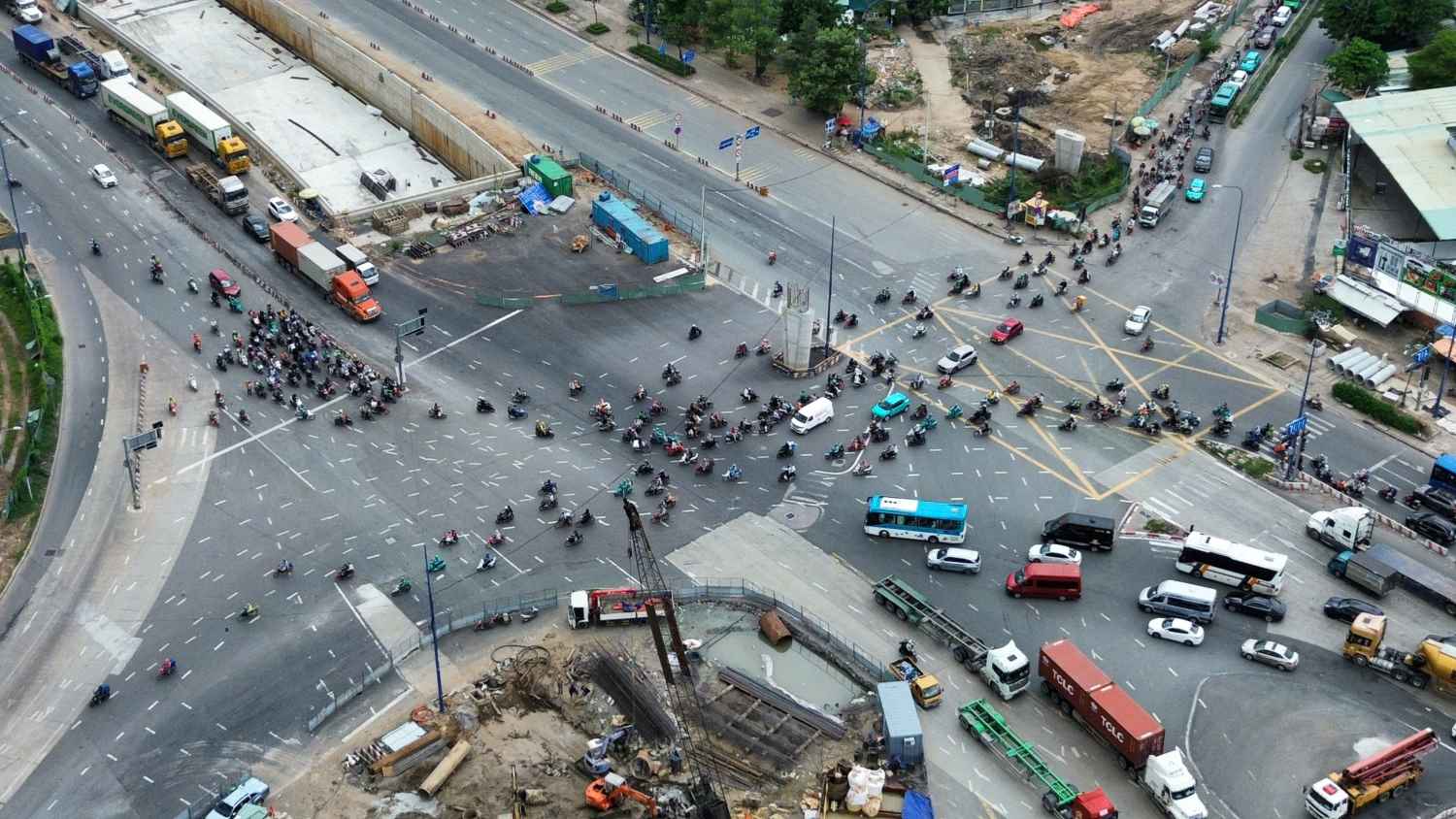 Construction du projet de carrefour An Phu.  Photo de : Mr Tu