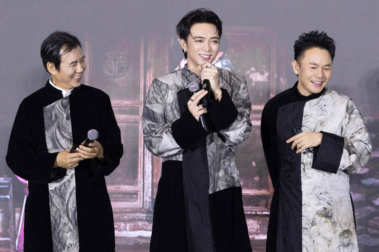 SOOBIN (centro) comparte sobre su proyecto. Foto: Proporcionada por el artista.