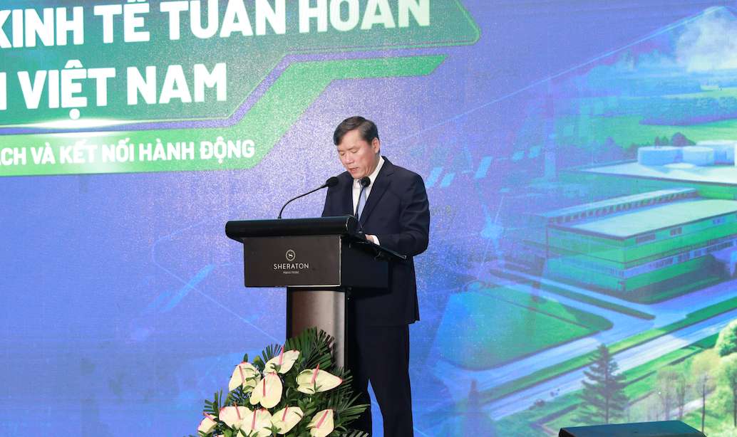 GS.TS Le Van Loi duoc bo nhiem giu chuc Chu tich Vien Han lam Khoa hoc xa hoi Viet Nam. Anh: Thach Lam 