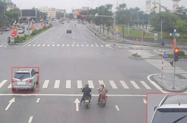 Drivers are fined for running red lights. Photo: Hung Yen Police