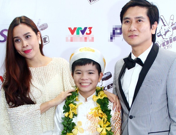 Ho Hoai Anh and Luu Huong Giang are the two coaches who helped Quang Anh (RHYDER) become the champion of The Voice Kids in 2013. Photo: Producer