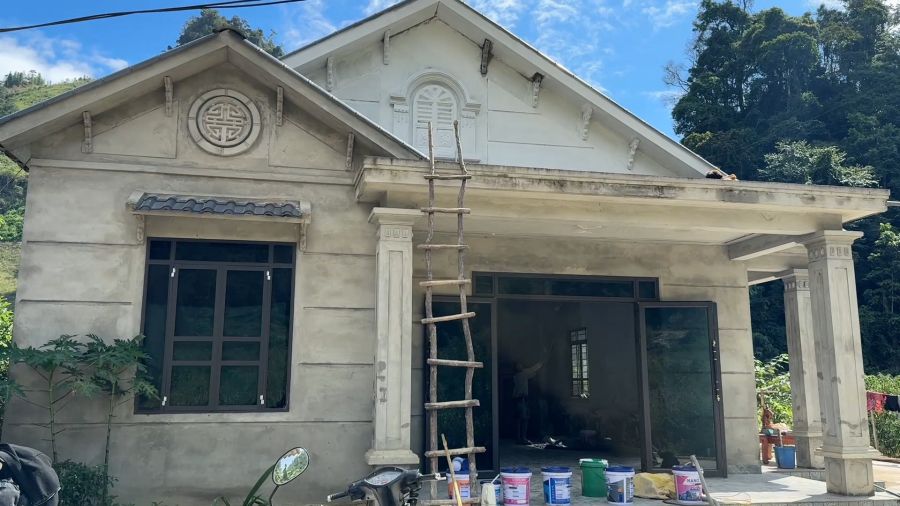 많은 라오까이 고지대 주민들이 해외 노동을 마치고 돌아와 웅장한 집을 지었습니다. 사진: 레 남