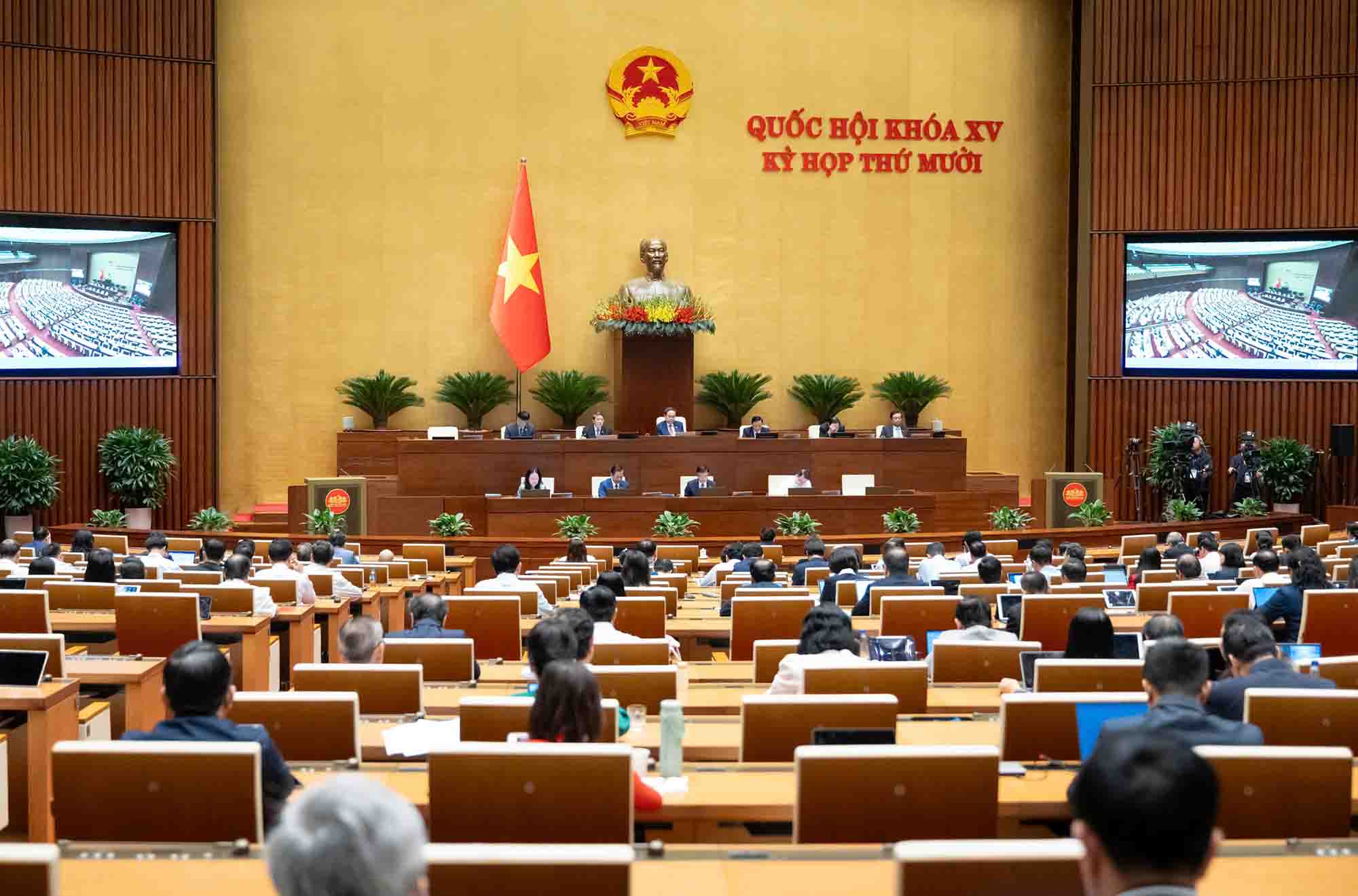The National Assembly Standing Committee has just issued a Resolution on the expected number, structure, and composition of 16th National Assembly deputies. Photo: Quochoi.vn