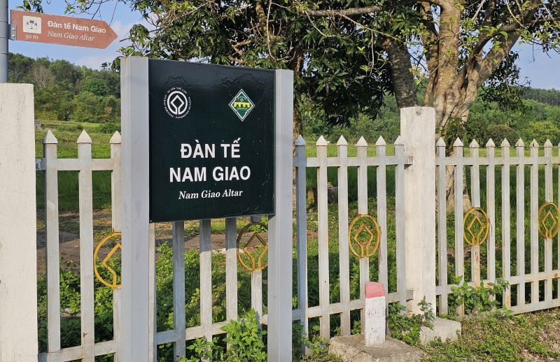 Loi dan vao khu di tich Dan te Nam Giao - Tay Do. Anh: Quach Du