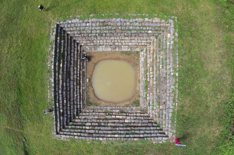 Khu vuc Gieng vua trong di tich Dan te Nam Giao. Anh: Quach Du