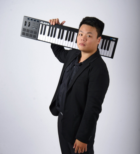 Nhac si Minh Ca Ri. Anh: Nhan vat cung cap