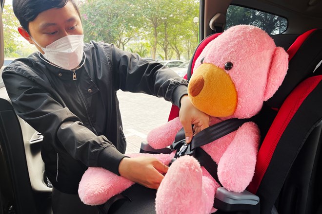 Illustration of the use of child seat devices in cars. Photo: University of Public Health