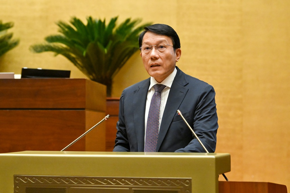 General Luong Tam Quang - Politburo member, Minister of Public Security presented the draft Law on Drug Prevention and Control (amended). Photo: Pham Dong