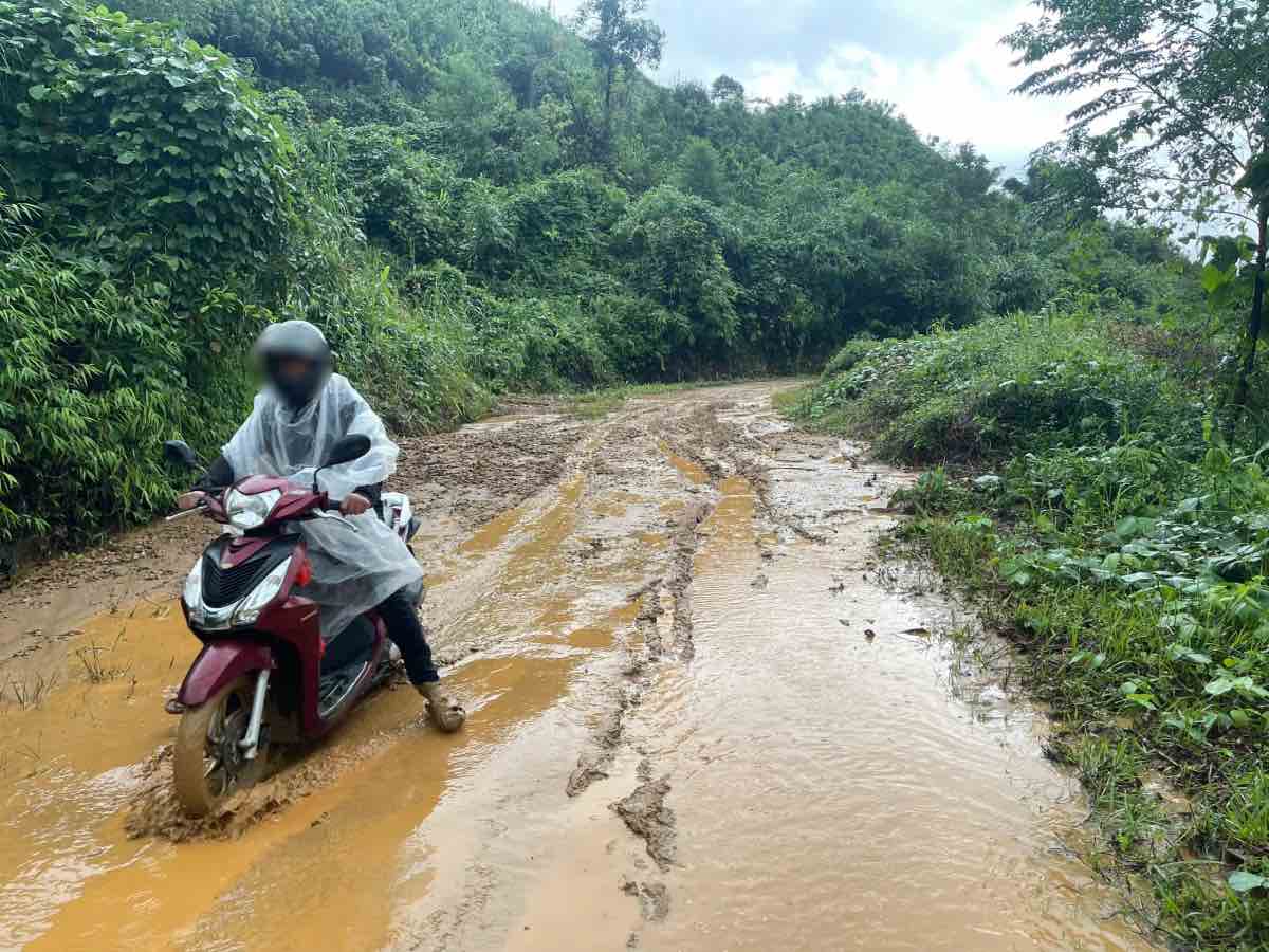 Duong den truong moi hang cua chi Trang va nhieu dong nghiep la giao vien mam non vung cao. Anh: Nhan vat cung cap