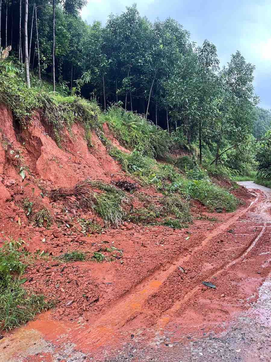 Duong den truong cua nhieu giao vien vung cao. Anh: Nhan vat cung cap