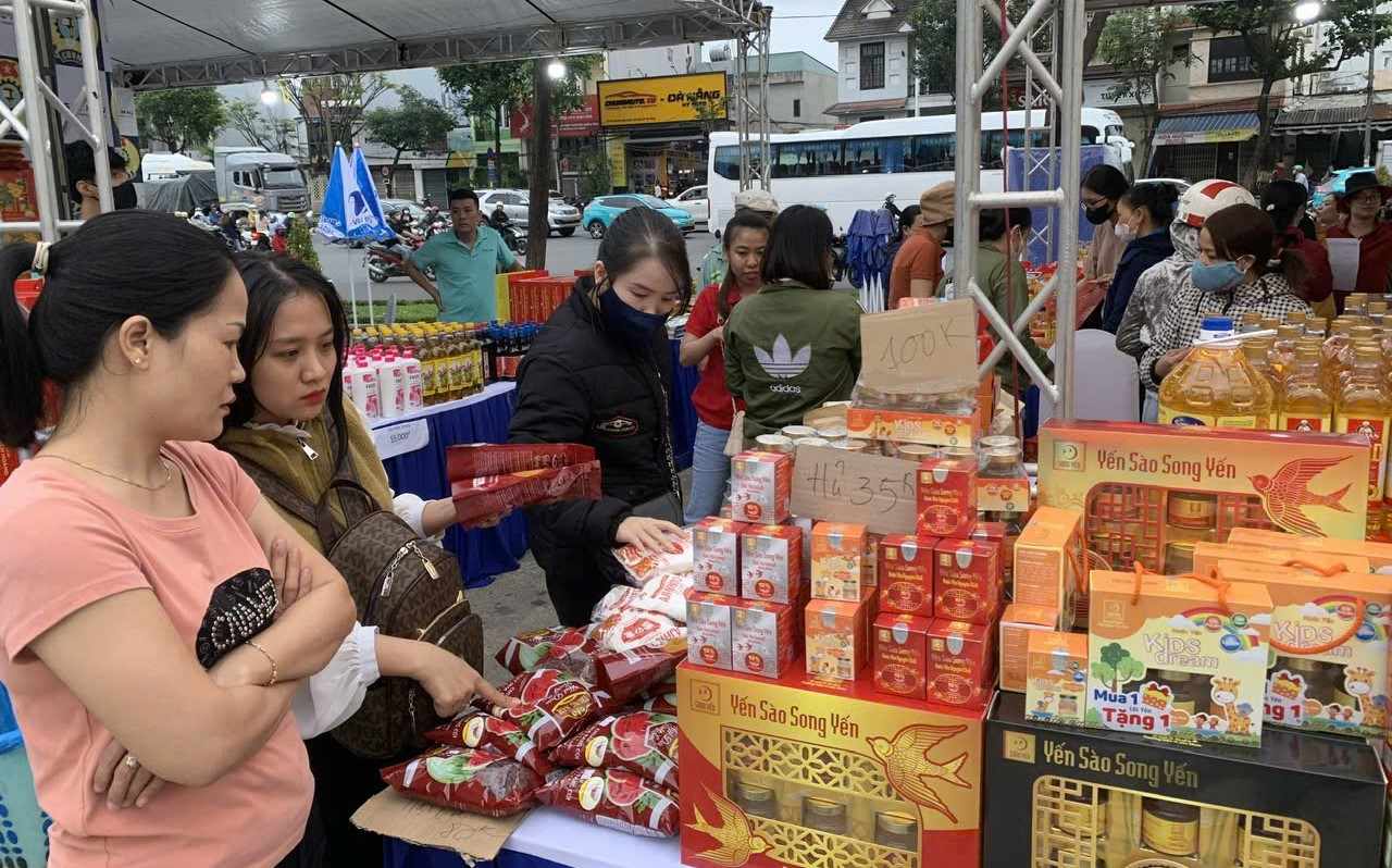 다낭 온라인 사업자 등록 시 수수료 면제 제안. 사진: Tra Ban