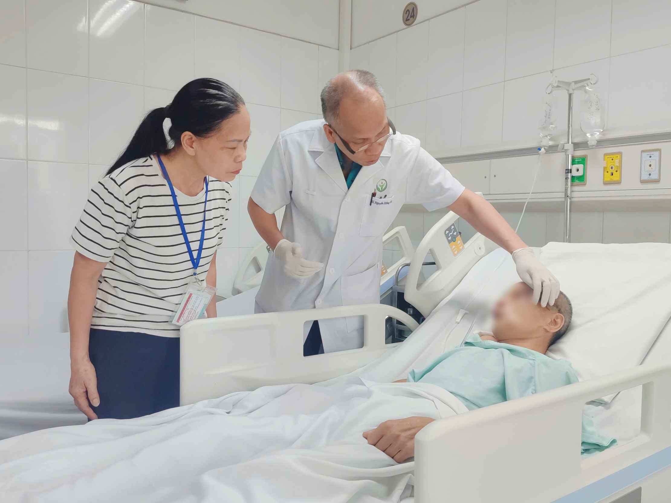 The patient was lucky to keep his face after the horrific elevator accident. Photo: BVCC