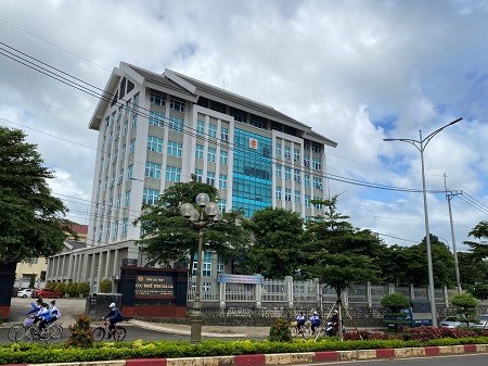 El Departamento de Impuestos de la provincia de Gia Lai transfiere expedientes a la agencia de investigacion muchas empresas violan los impuestos. Foto: Thanh Tuan