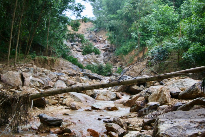 タイグエンの自然貯水ダムのふもとに住む人々は、緊張と不安を抱えています。写真：PVグループ.