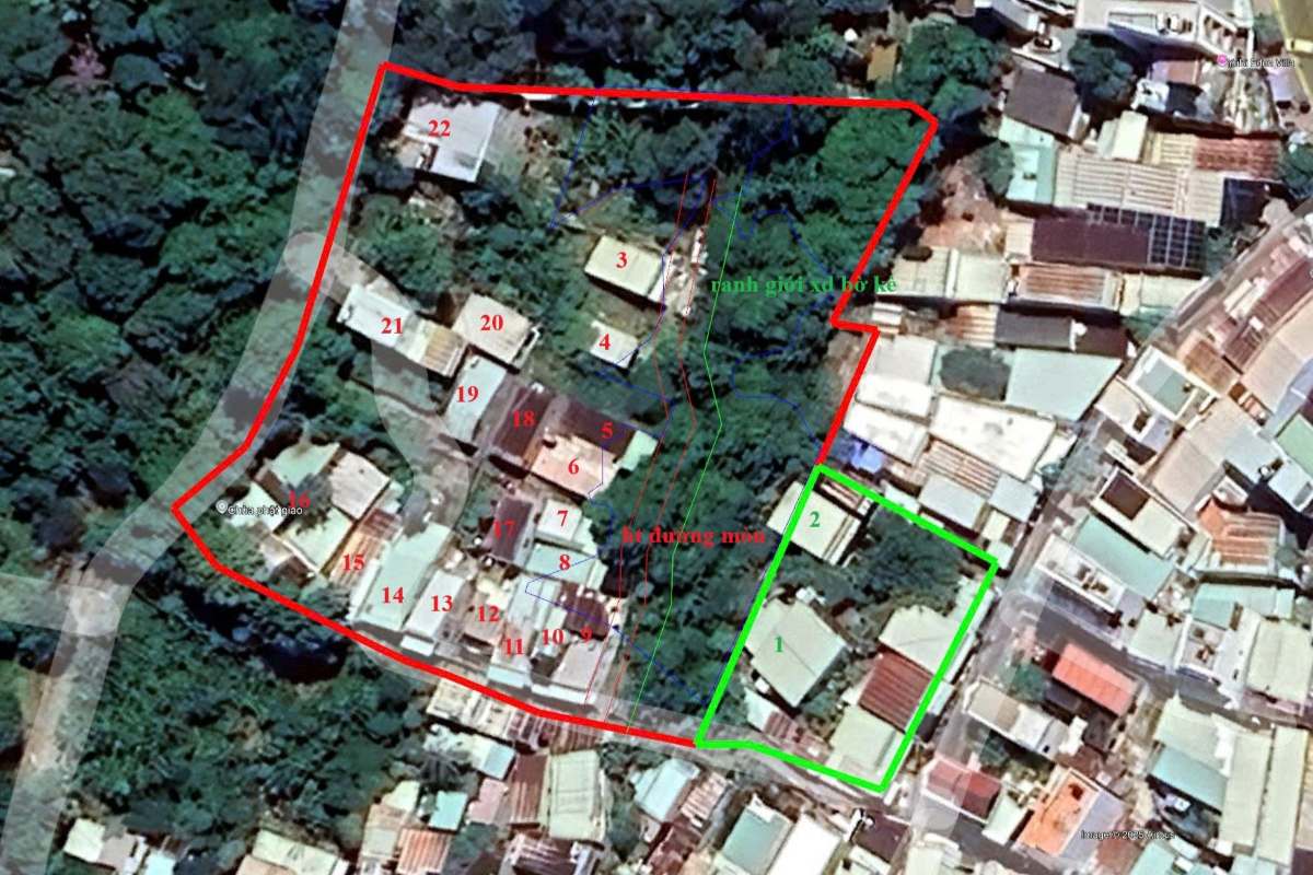 The landslide area and embankment are proposed to be built on Tuong Ky mountain in Vung Tau ward. Photo: PKTHTDT