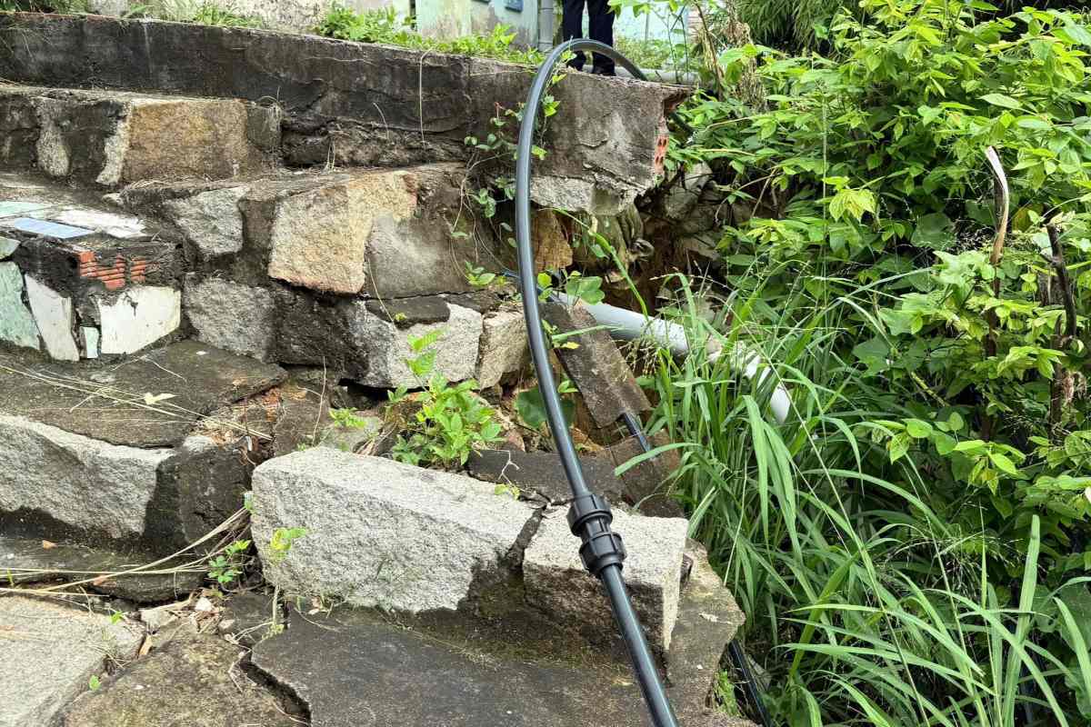 Mot khu vuc bi nut, sat lo khoet ham ech kha nguy hiem. Anh: Thanh An