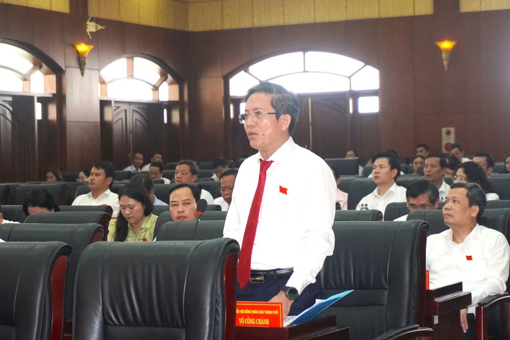 Ong Tran Nam Hung - Pho Chu tich UBND TP Da Nang cho rang neu cac chu thuy dien hoac dia phuong van hanh sai quy trinh, gay thiet hai cho dan, co the bi truy cuu trach nhiem hinh su. Anh: Tran Thi