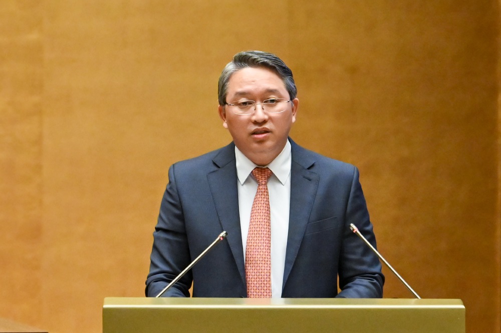 Minister of Justice Nguyen Hai Ninh explained the draft Law on Civil Judgment Enforcement (amended), which included the Van Thinh Phat case. Photo: Pham Dong