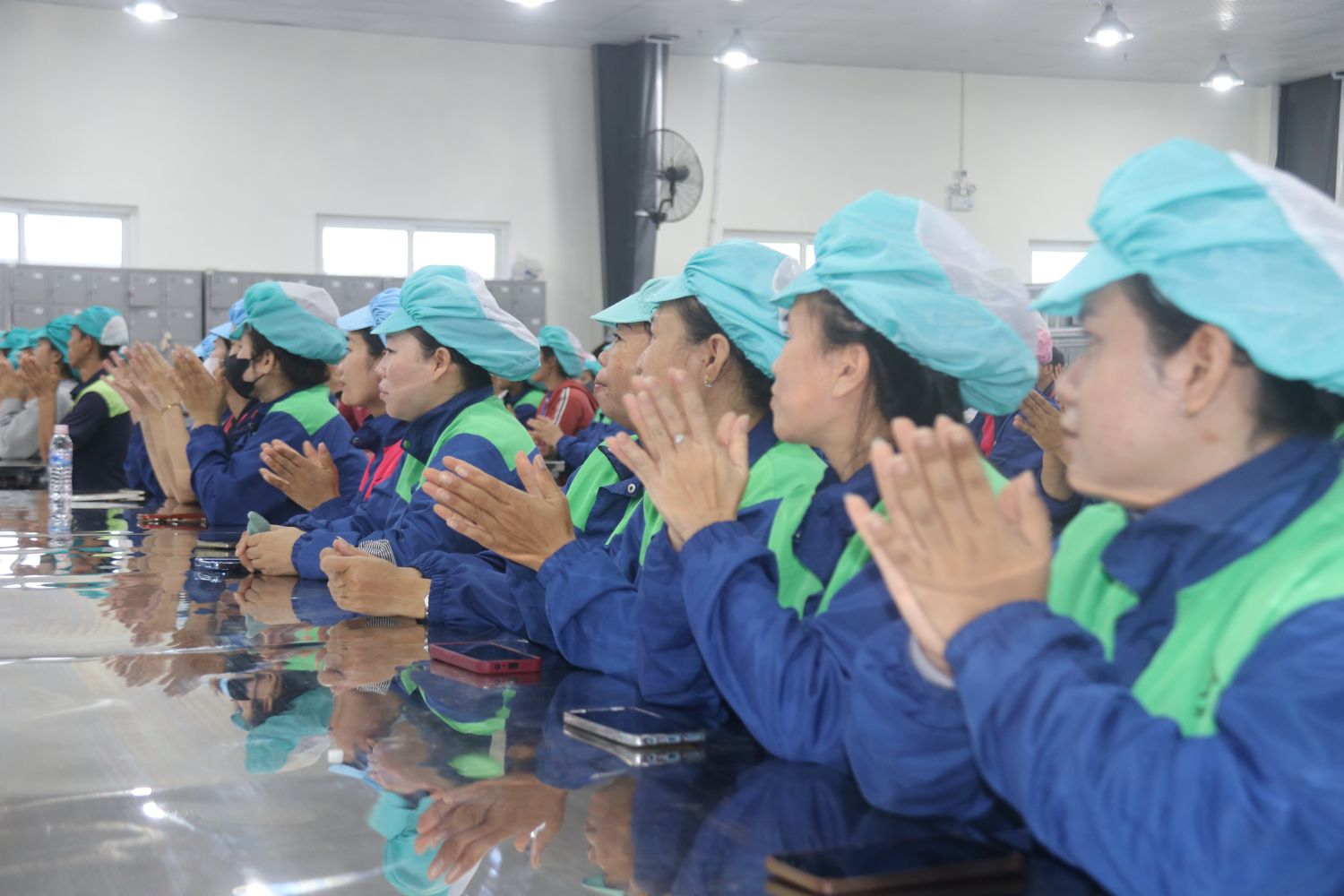 Increasing the regional minimum wage will improve the basic life of Khanh Hoa workers. Photo: Phuong Linh