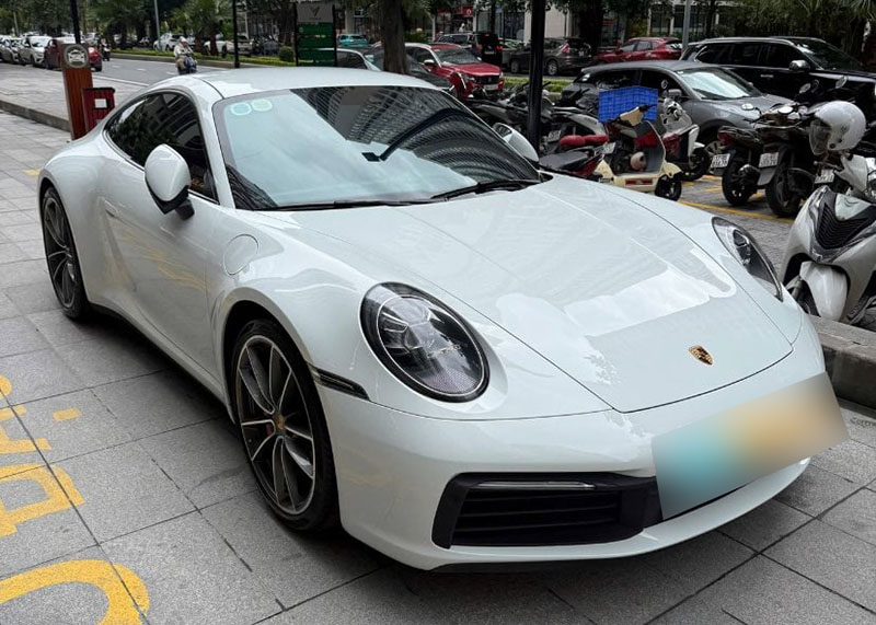 ポルシェ 911 カレラ S 992.1 がハノイに登場しました。ベトナムを旅する珍しい車の 1 台です。写真: ラン・ミン