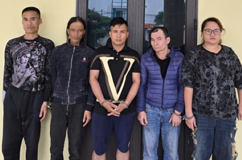 Le Ich Moc Ward Police arrested a group of organizations for illegal use and sale of drugs. Photo: Hai Phong Portal