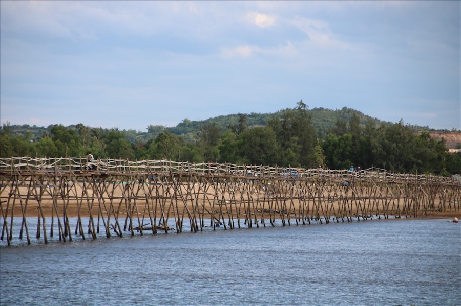Voi chieu dai khoang 800m, cau Ong Cop duoc menh danh la cau go dai nhat Viet Nam. Anh: D. Phung