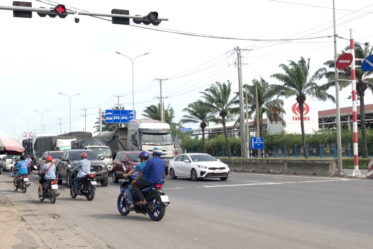 Interseccion en la Carretera Nacional 51 en el tramo que atraviesa la ciudad de Ho Chi Minh. Foto: Tran Tien