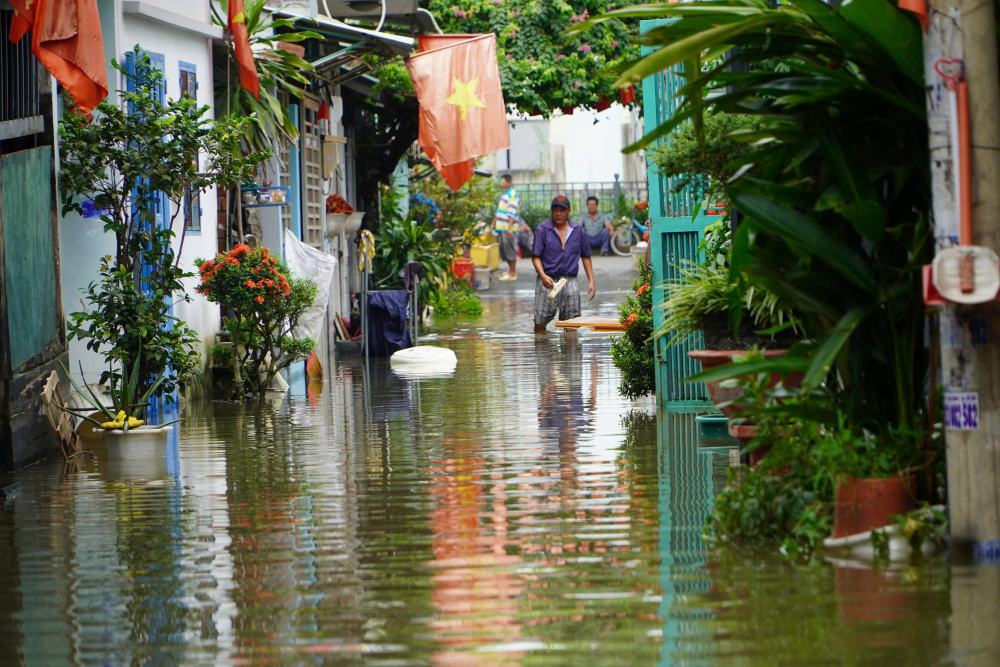 Ghi nhan den chieu ngay 11.11, nuoc van chua co dau hieu rut. Anh: Thai Bao