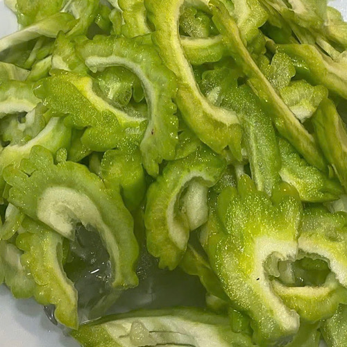 Bitter melon has many uses to help reduce uric acid. Photo: Quang Minh.