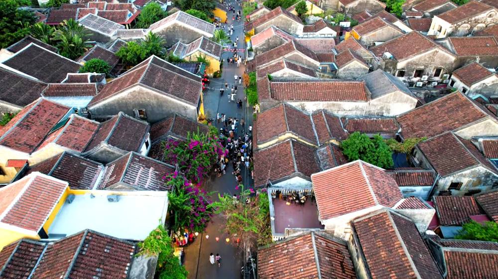 Pho co Hoi An nhanh chong hoi sinh sau bao. Anh: Truong An