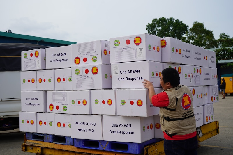 Uy ban Mat tran To quoc Viet Nam TP. Da Nang la don vi truc tiep tiep nhan va se khan truong phan bo so hang nay den tan tay cac ho gia dinh. Anh: Cuc Quan ly de dieu va Phong, chong thien tai 