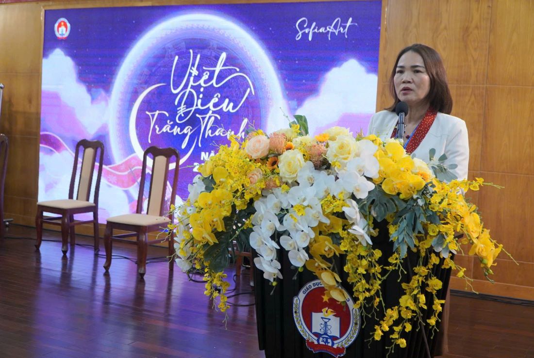 Ms. Huynh Le Nhu Trang - Deputy Director of the Department of Education and Training of Ho Chi Minh City informed about the contest. Photo: Chan Phuc