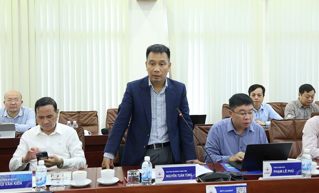 Chu tich HDTV EVNNPT Nguyen Tuan Tung neu cac kien nghi tai buoi lam viec