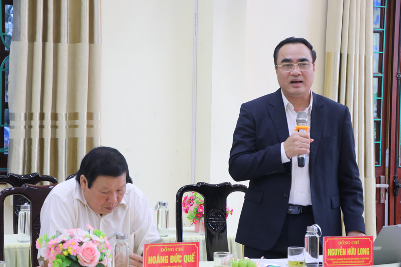 Ong Nguyen Huu Long - Nguyen Chu tich LDLD tinh Lao Cai phat bieu dong gop y kien. Anh: Manh Hung