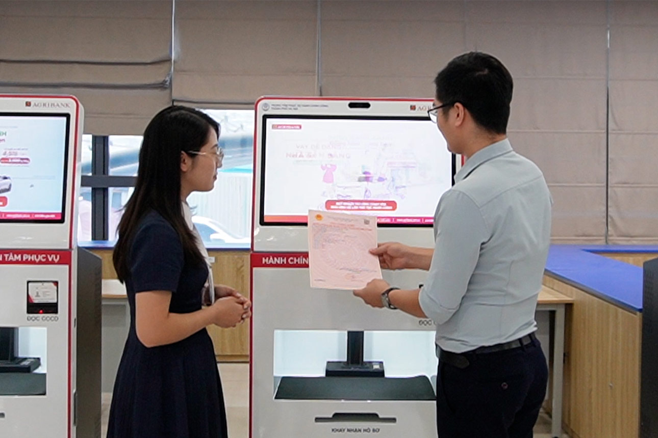 하노이 TTPVHCC 스마트 키오스크에서 빠르고 편리한 체험 절차