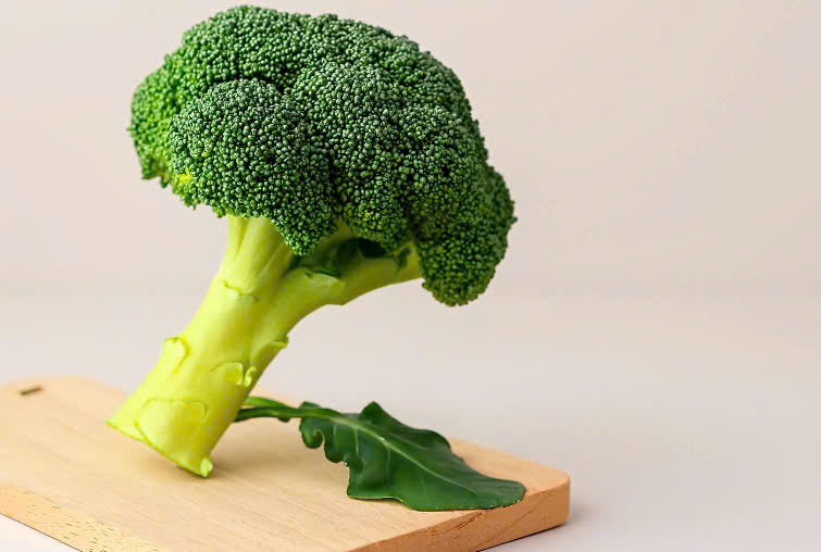 Improve liver function and detoxify the liver with broccoli. Graphics: Huong Giang