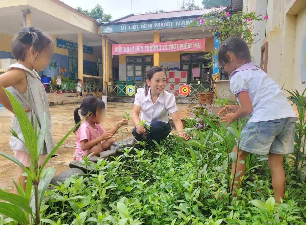 Co Sung Thi Tang - giao vien Truong Mam non Pa My (xa Nam Ke, Dien Bien). Anh: NVCC