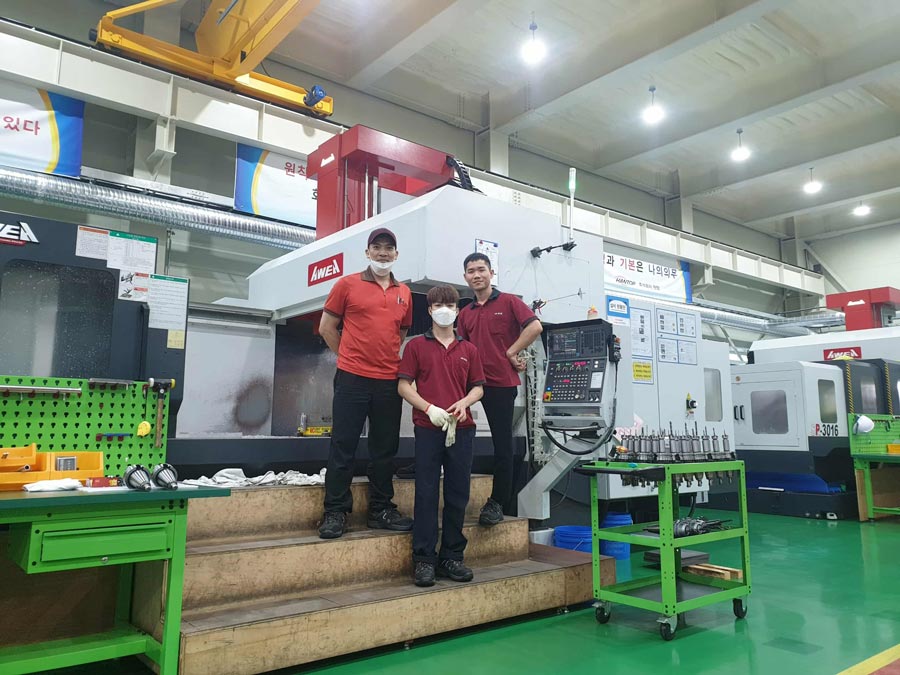 Mr. Vu Xuan Thiep has learned his style, discipline and working skills when working abroad in Korea. Photo: Character provided