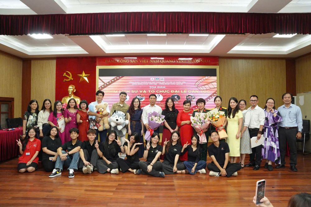 During the 2023 - 2025 term, the Trade Union of the University of Social Sciences and Humanities organized 5 seminars associated with professional activities, supporting union members to improve their skills and qualifications. Photo: Thu Hang