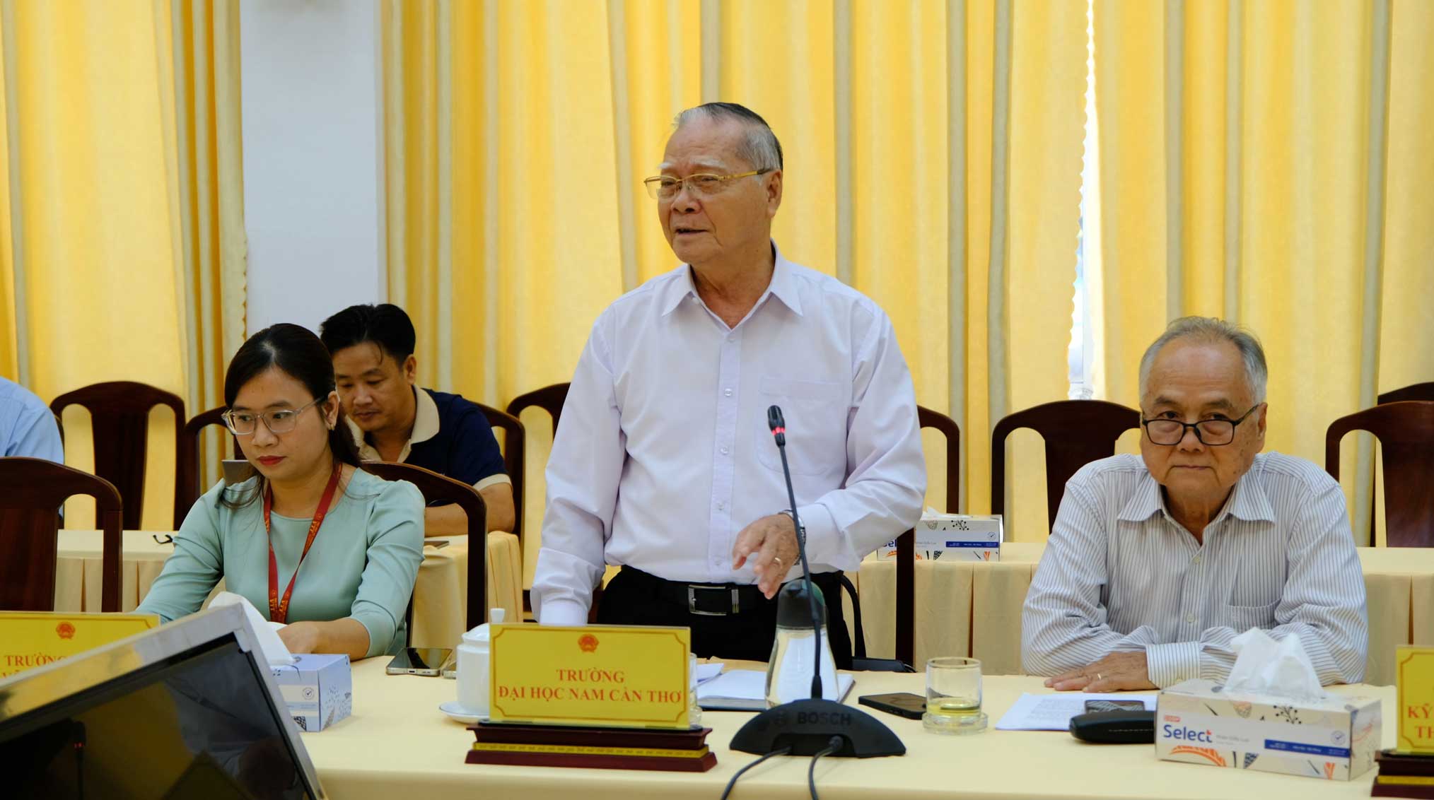 TS. Nguyen Van Quang – Hieu truong - de xuat y kien. Anh: My Ly