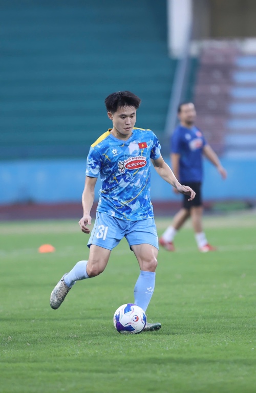 Tan binh Khong Minh Gia Bao bat nhip kha tot voi cac dong doi. Anh can phai chung minh kha nang trong cac buoi tap ke tiep. 