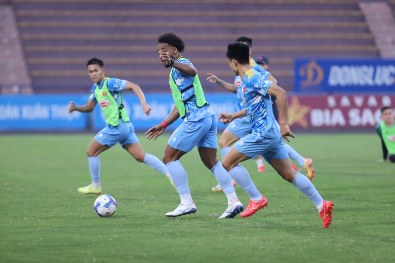 Nhieu nguoi lo ngai cho the trang cua Xuan Son, tuy nhien, anh khang dinh ban than da hoi phuc 100% va san sang ra san thi dau, mong muon co the kien tao hoac ghi ban cho doi nha. 