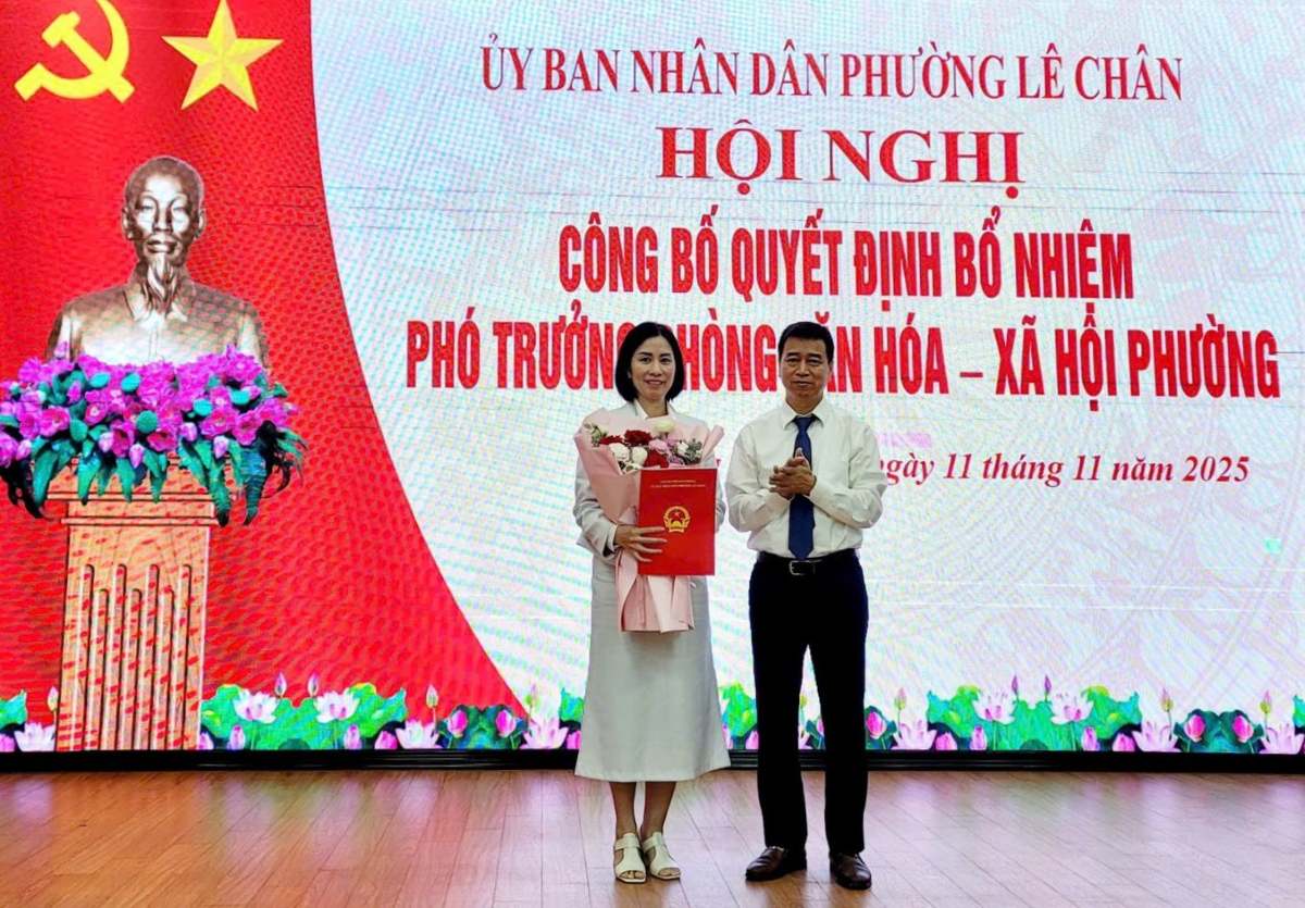 UBND phuong Le Chan to chuc hoi nghi cong bo quyet dinh bo nhiem Pho Truong phong Van hoa - Xa hoi phuong. Ảnh: Phuong Le Chan