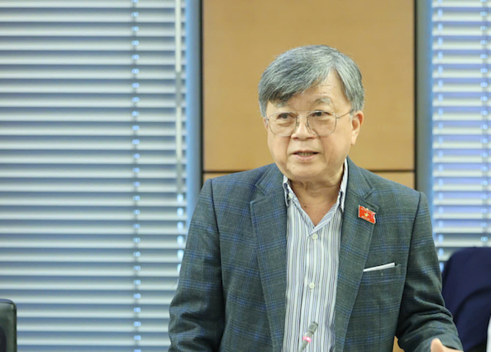 쯔엉 쫑 응이아 국회의원은 궐련형 전자담배 사업을 합법화하기 위해 로비 현상을 검토할 것을 제안했습니다. 사진: 꽝 푹